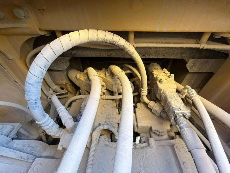 Wheel loader Komatsu WA600-8E0: picture 15