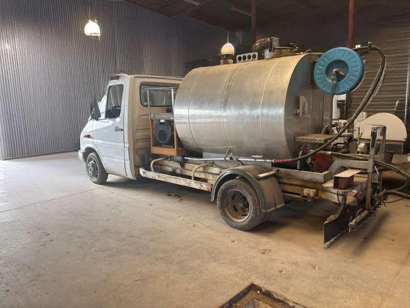 Mercedes 410 A EMULSION + TREMI GRAVILLON - Bitumen sprayer: picture 2 Mercedes 410 A EMULSION + TREMI GRAVILLON - Bitumen sprayer: picture 2