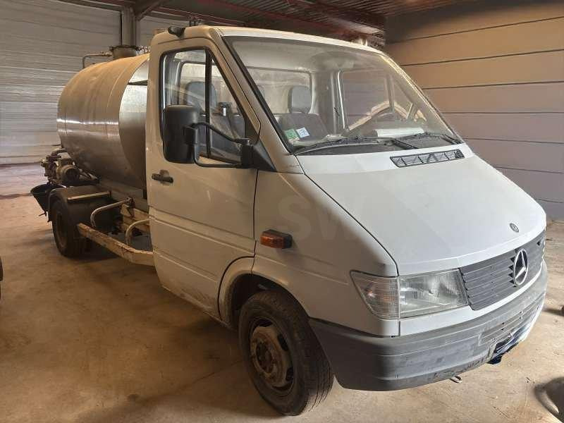 Mercedes 410 A EMULSION + TREMI GRAVILLON - Bitumen sprayer: picture 1 Mercedes 410 A EMULSION + TREMI GRAVILLON - Bitumen sprayer: picture 1