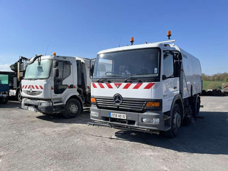 Renault 240DXI + MERCEDES 1517 - Road sweeper: picture 3 Renault 240DXI + MERCEDES 1517 - Road sweeper: picture 3