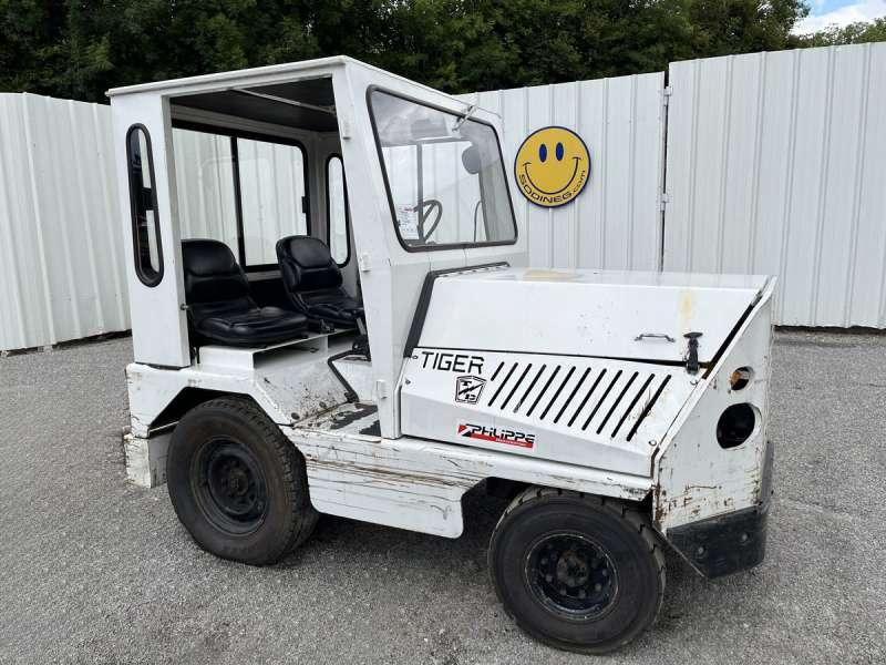 TAYLOR-DUNN TC-40 - Farm tractor: picture 1 TAYLOR-DUNN TC-40 - Farm tractor: picture 1