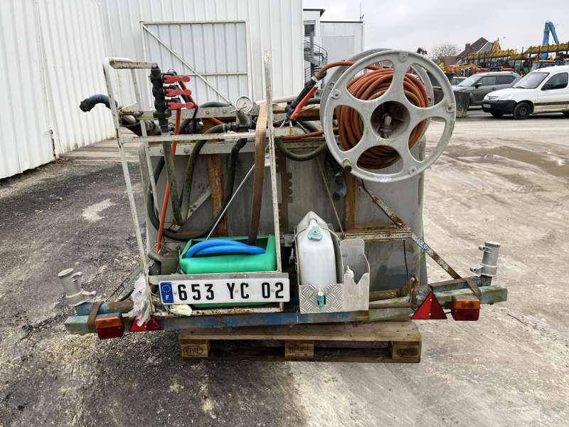 Tecnoma CUVE DE TRAITEMENT PHYTO - Tractor mounted sprayer: picture 5 Tecnoma CUVE DE TRAITEMENT PHYTO - Tractor mounted sprayer: picture 5