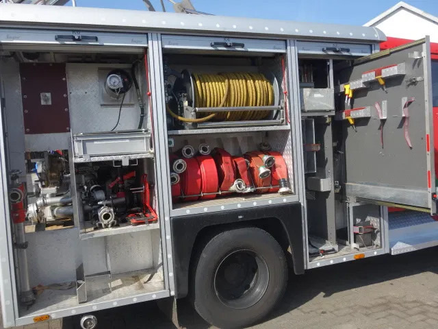 MAN 15 224-with winch 2500liter tank manual gearbox ,ziegler pomp - Fire engine: picture 3 MAN 15 224-with winch 2500liter tank manual gearbox ,ziegler pomp - Fire engine: picture 3