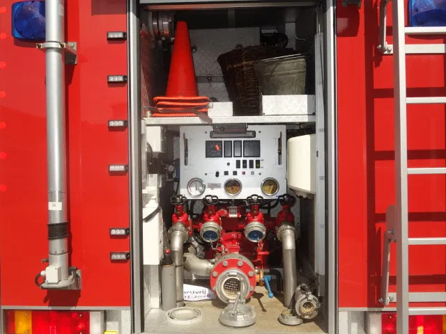 MAN LE 220C GODIVA POMP 2000 LITER TANK,MANUAL GEARBOX - Fire engine: picture 2 MAN LE 220C GODIVA POMP 2000 LITER TANK,MANUAL GEARBOX - Fire engine: picture 2