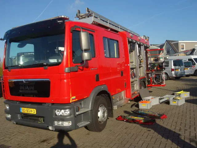 MAN TGM 15.250 FIRE TRUCK,2000 LITER TANK, FOAM TANK, AIRCO,WITH EQUIPMENT - Fire engine: picture 1 MAN TGM 15.250 FIRE TRUCK,2000 LITER TANK, FOAM TANK, AIRCO,WITH EQUIPMENT - Fire engine: picture 1