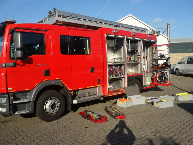 MAN TGM 15.250 FIRE TRUCK,2000 LITER TANK, FOAM TANK, AIRCO,WITH EQUIPMENT - Fire engine: picture 2 MAN TGM 15.250 FIRE TRUCK,2000 LITER TANK, FOAM TANK, AIRCO,WITH EQUIPMENT - Fire engine: picture 2