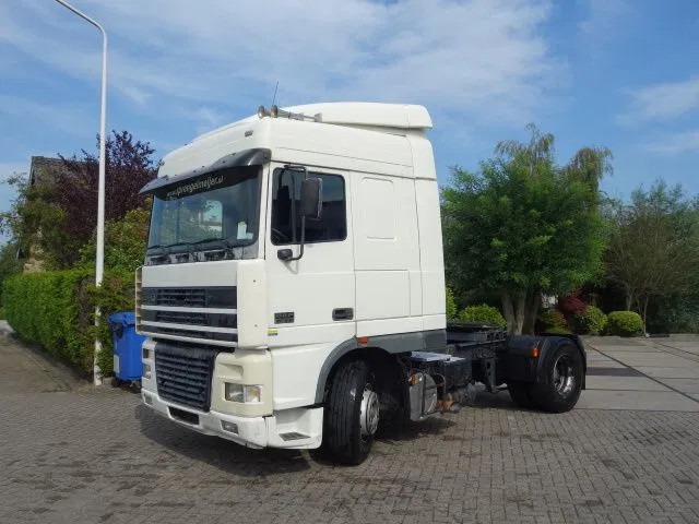 DAF XF 430 EURO3 MANAULE GEAR - Tractor unit: picture 4 DAF XF 430 EURO3 MANAULE GEAR - Tractor unit: picture 4