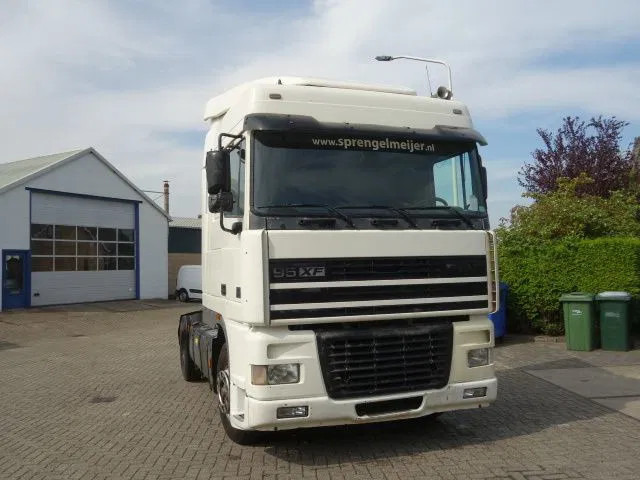 DAF XF 430 EURO3 MANAULE GEAR - Tractor unit: picture 1 DAF XF 430 EURO3 MANAULE GEAR - Tractor unit: picture 1