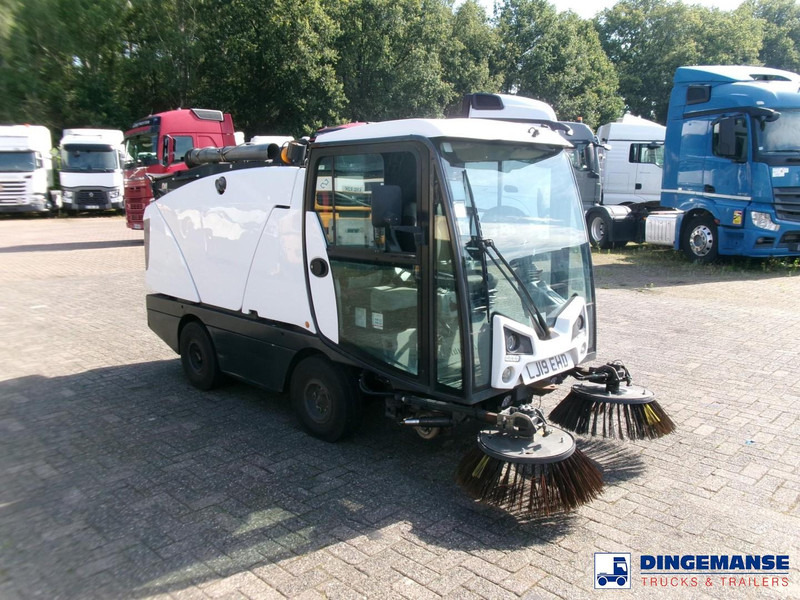 Johnston C202 compact street sweeper - Road sweeper: picture 2 Johnston C202 compact street sweeper - Road sweeper: picture 2
