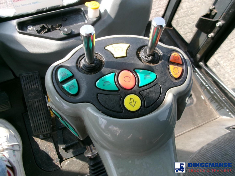 Road sweeper Johnston C202 compact street sweeper: picture 10