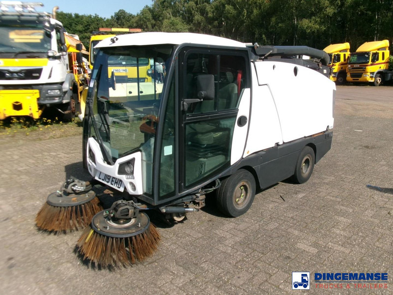 Johnston C202 compact street sweeper - Road sweeper: picture 1 Johnston C202 compact street sweeper - Road sweeper: picture 1