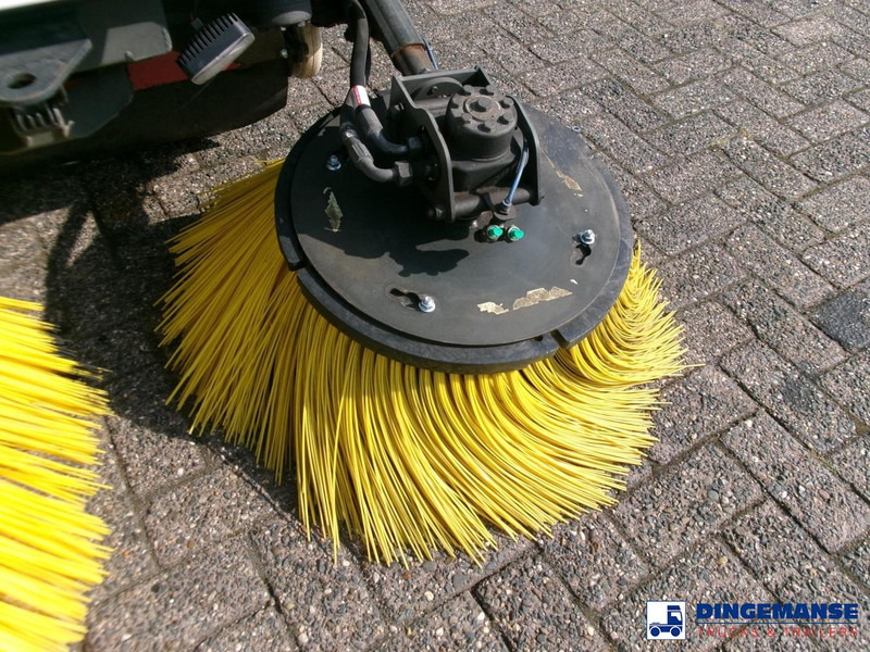 Road sweeper Johnston C202 compact street sweeper: picture 8