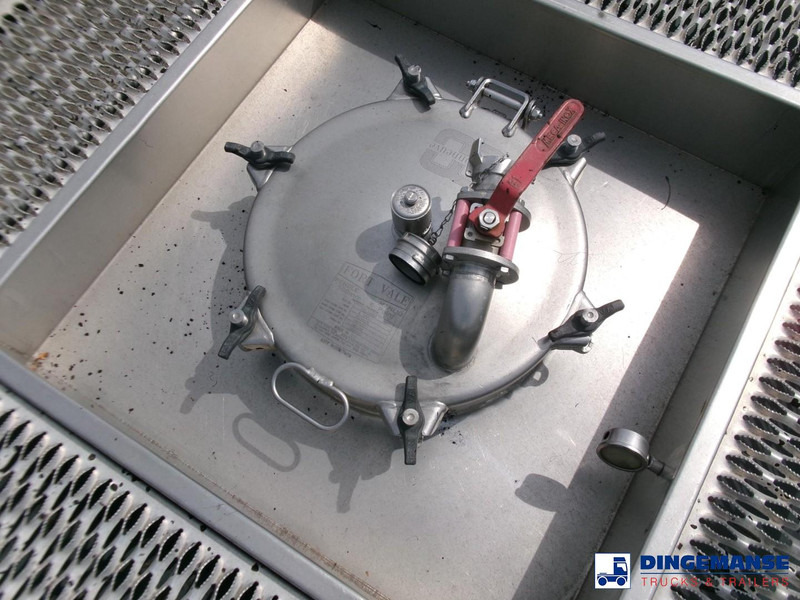 Tanker semi-trailer MAISONNEUVE Bitumen tank inox 33.8 m3 / 1 comp + pump: picture 17 Tanker semi-trailer MAISONNEUVE Bitumen tank inox 33.8 m3 / 1 comp + pump: picture 17