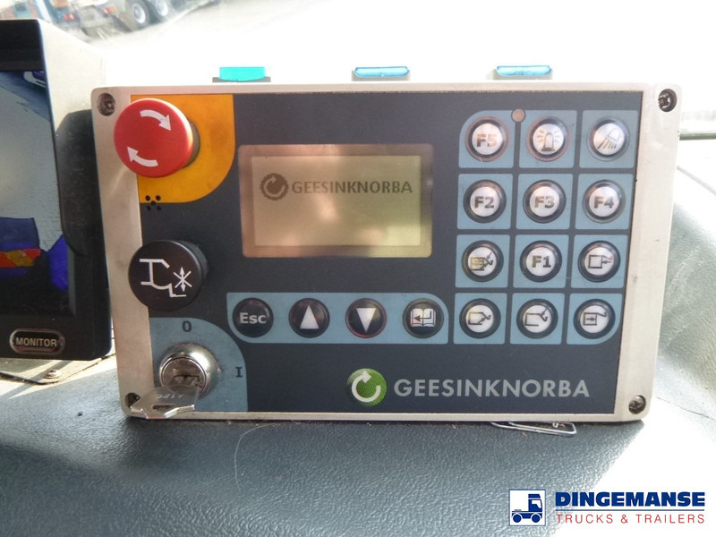 Refuse truck Mercedes-Benz Econic 2629 6x4 RHD Euro 5 EEV Geesink Norba refuse truck: picture 12