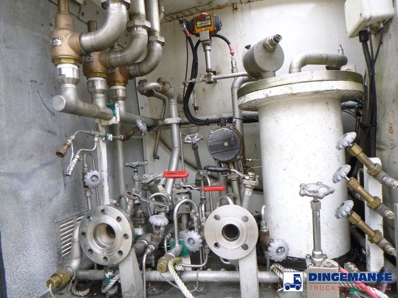 Interior photo 1: Tanker truck Scania P320 6X2 RHD Argon gas tank 16 m3