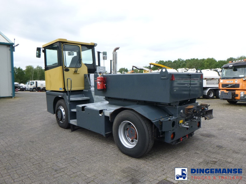 MOL RM 255 4X4 terminal drawbar tractor 150 ton - Tractor unit: picture 3 MOL RM 255 4X4 terminal drawbar tractor 150 ton - Tractor unit: picture 3