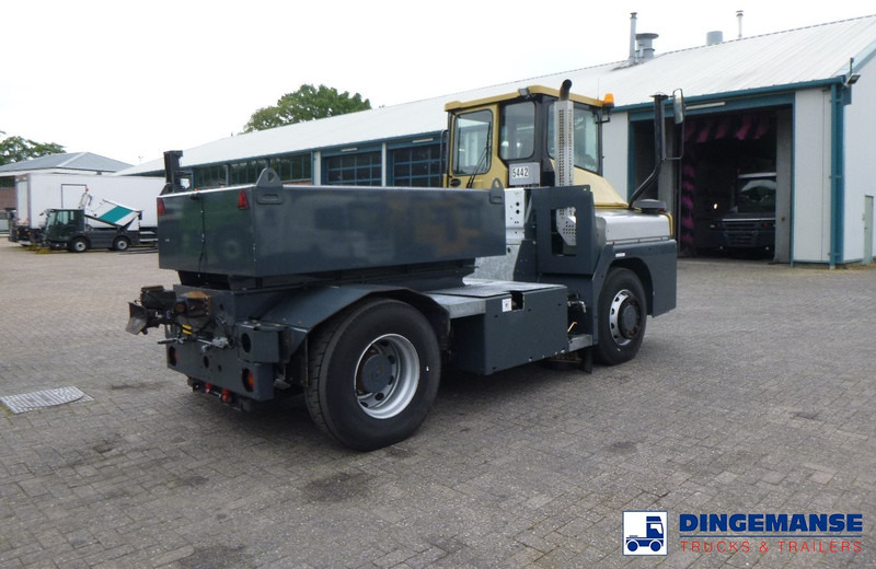 MOL RM 255 4X4 terminal drawbar tractor 150 ton - Tractor unit: picture 4 MOL RM 255 4X4 terminal drawbar tractor 150 ton - Tractor unit: picture 4