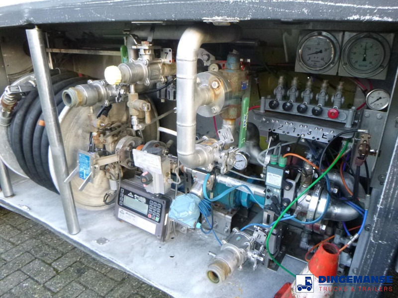 Tanker truck Volvo FL 260 4x2 gas tank 13.9 m3: picture 16 Tanker truck Volvo FL 260 4x2 gas tank 13.9 m3: picture 16