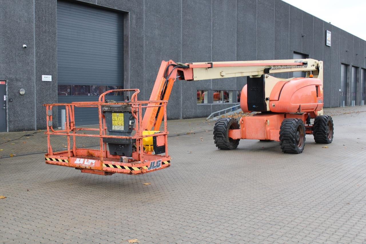 JLG 800AJ - Articulated boom lift: picture 3 JLG 800AJ - Articulated boom lift: picture 3