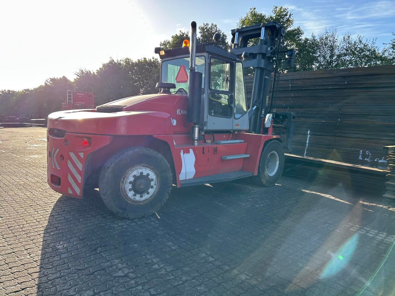 Kalmar DCE160-6 - Diesel forklift: picture 3 Kalmar DCE160-6 - Diesel forklift: picture 3