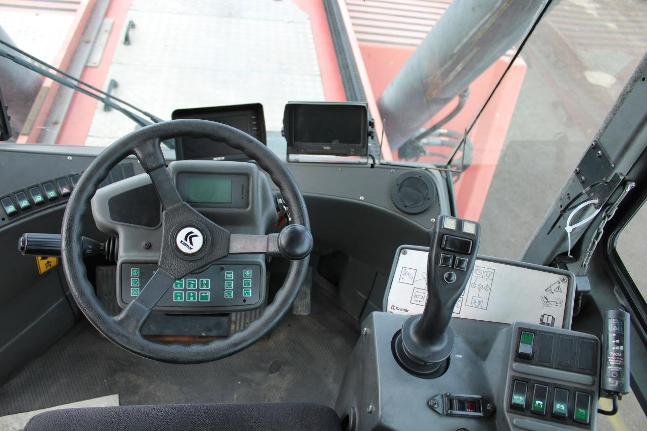 Kalmar DRF450-75S6XS - Reach stacker: picture 4 Kalmar DRF450-75S6XS - Reach stacker: picture 4