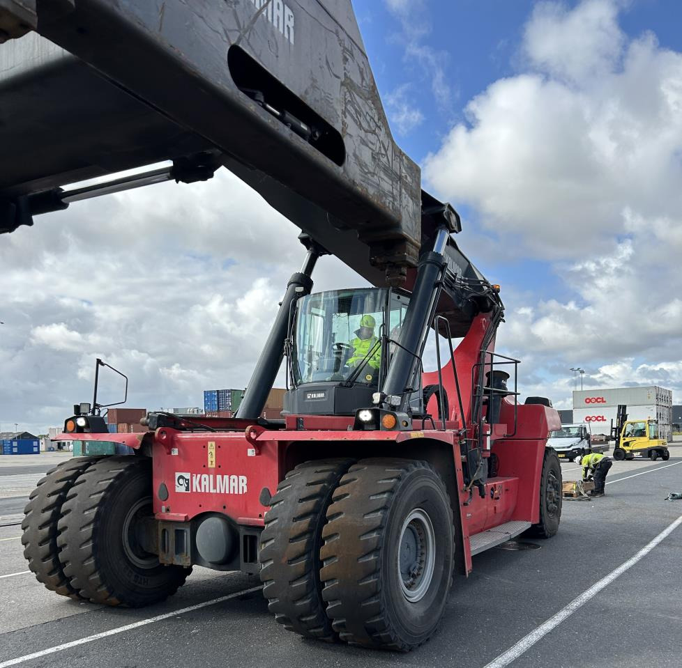 Kalmar DRG450-65S5 - Reach stacker: picture 2 Kalmar DRG450-65S5 - Reach stacker: picture 2