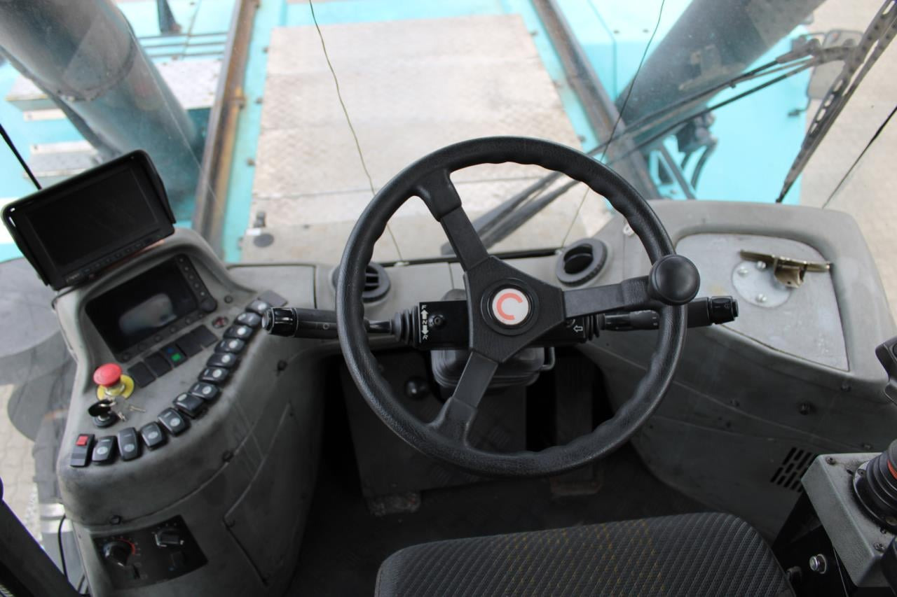 SMV 4531 TB5 - Reach stacker: picture 4 SMV 4531 TB5 - Reach stacker: picture 4