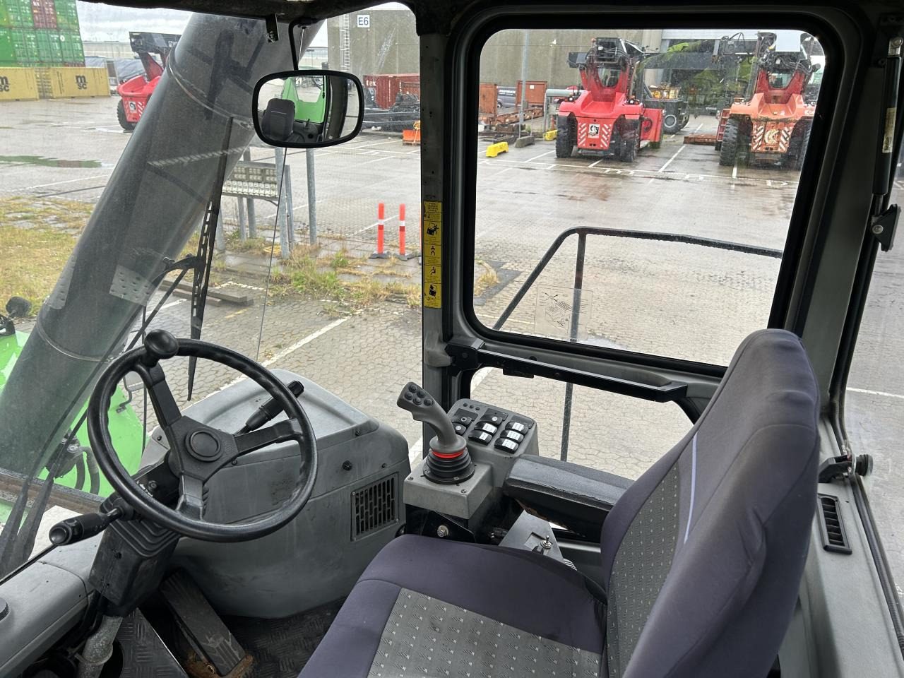 SMV SC4537 CBX5 - Reach stacker: picture 4 SMV SC4537 CBX5 - Reach stacker: picture 4