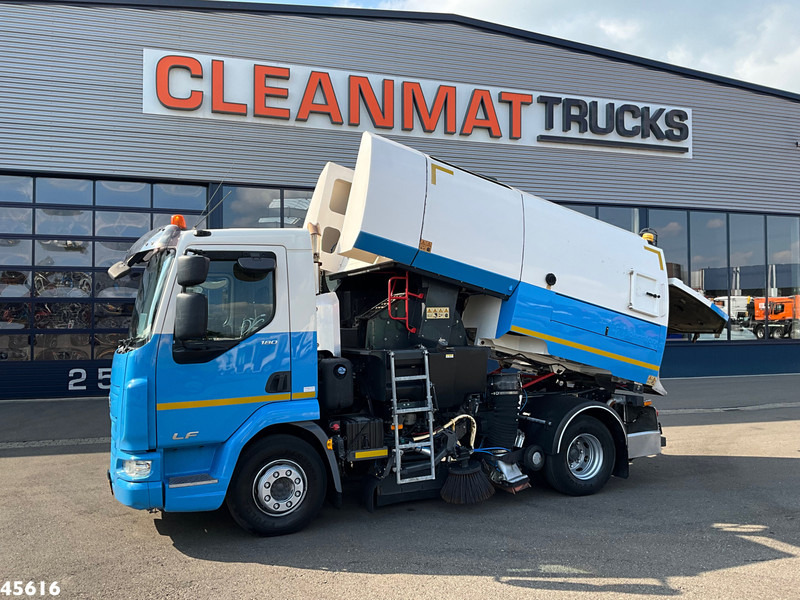 DAF FA LF 180 Euro 6 Johnston VS502 Just 138.807 km! - Road sweeper: picture 2 DAF FA LF 180 Euro 6 Johnston VS502 Just 138.807 km! - Road sweeper: picture 2