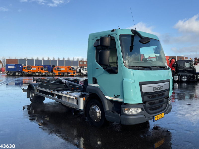 DAF LF 180 Euro 6 14 Ton haakarmsysteem Just 117.371 km! - Hook lift truck: picture 5 DAF LF 180 Euro 6 14 Ton haakarmsysteem Just 117.371 km! - Hook lift truck: picture 5