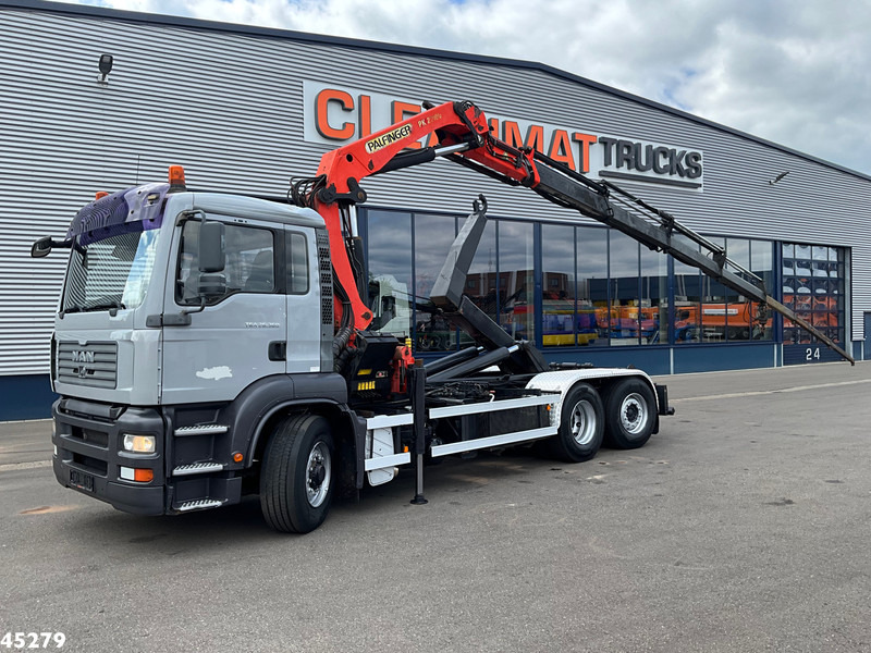 MAN TGA 26.360 6x4H Palfinger 21 Tonmeter laadkraan - Hook lift truck, Crane truck: picture 1 MAN TGA 26.360 6x4H Palfinger 21 Tonmeter laadkraan - Hook lift truck, Crane truck: picture 1