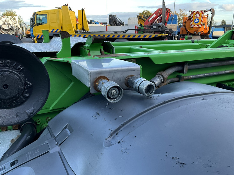 MAN TGA 41.440 8x4 Full Steel AJK 26 Ton haakarmsysteem + Laadplateau met Hiab 28 Tonmeter laadkraan - Hook lift truck: picture 3 MAN TGA 41.440 8x4 Full Steel AJK 26 Ton haakarmsysteem + Laadplateau met Hiab 28 Tonmeter laadkraan - Hook lift truck: picture 3