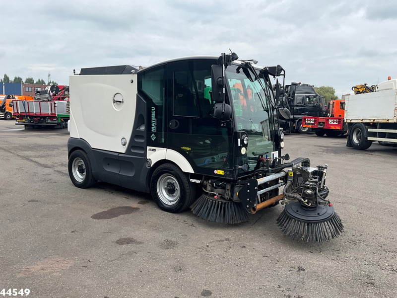 Mathieu MC 210 Azura Flex Euro 6 with 3-rd brush - Road sweeper: picture 4 Mathieu MC 210 Azura Flex Euro 6 with 3-rd brush - Road sweeper: picture 4