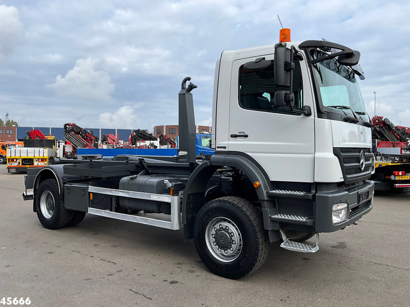 Mercedes-Benz AXOR 1929 4x4 VDL 14 Ton haakarmsysteem Just 208.008 km! - Hook lift truck: picture 3 Mercedes-Benz AXOR 1929 4x4 VDL 14 Ton haakarmsysteem Just 208.008 km! - Hook lift truck: picture 3