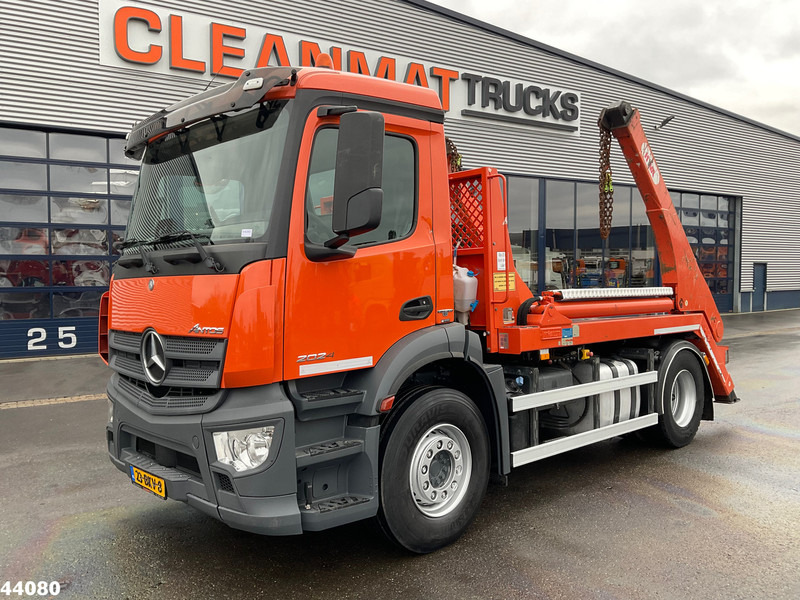 Mercedes-Benz Antos 2024 Euro 6 Hyvalift 14 Ton portaalarmsysteem - Skip loader truck: picture 1 Mercedes-Benz Antos 2024 Euro 6 Hyvalift 14 Ton portaalarmsysteem - Skip loader truck: picture 1