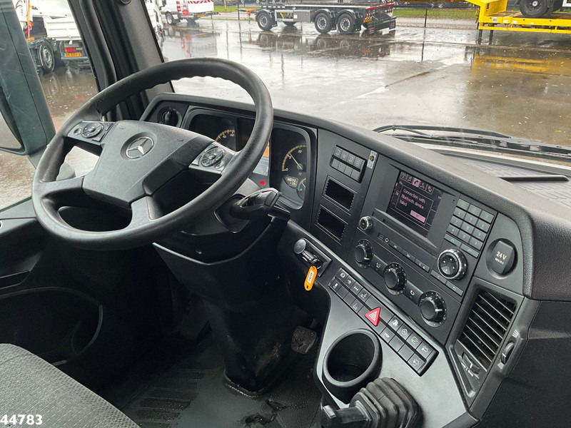Interior photo 1: Hook lift truck Mercedes-Benz Antos 2642 Euro 6 Multilift 26 Ton haakarmsysteem