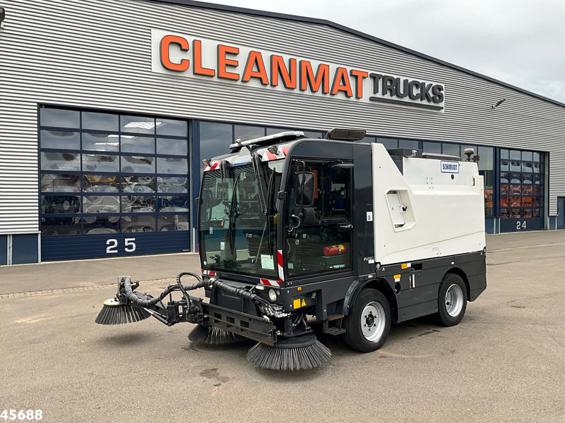 Schmidt Cleango Compact 500 Euro 6 with 3-rd brush Just 41.050 km! - Road sweeper: picture 2 Schmidt Cleango Compact 500 Euro 6 with 3-rd brush Just 41.050 km! - Road sweeper: picture 2