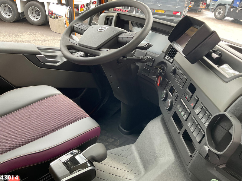 Interior photo 1: Leasing of Volvo FM 430 HMF 23 Tonmeter laadkraan Volvo FM 430 HMF 23 Tonmeter laadkraan