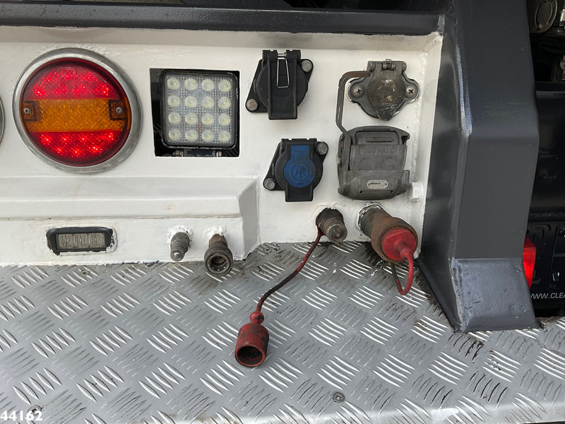 Crane truck Volvo FM 500 Euro 6 HMF 50 Tonmeter laadkraan + Fly-Jib: picture 13