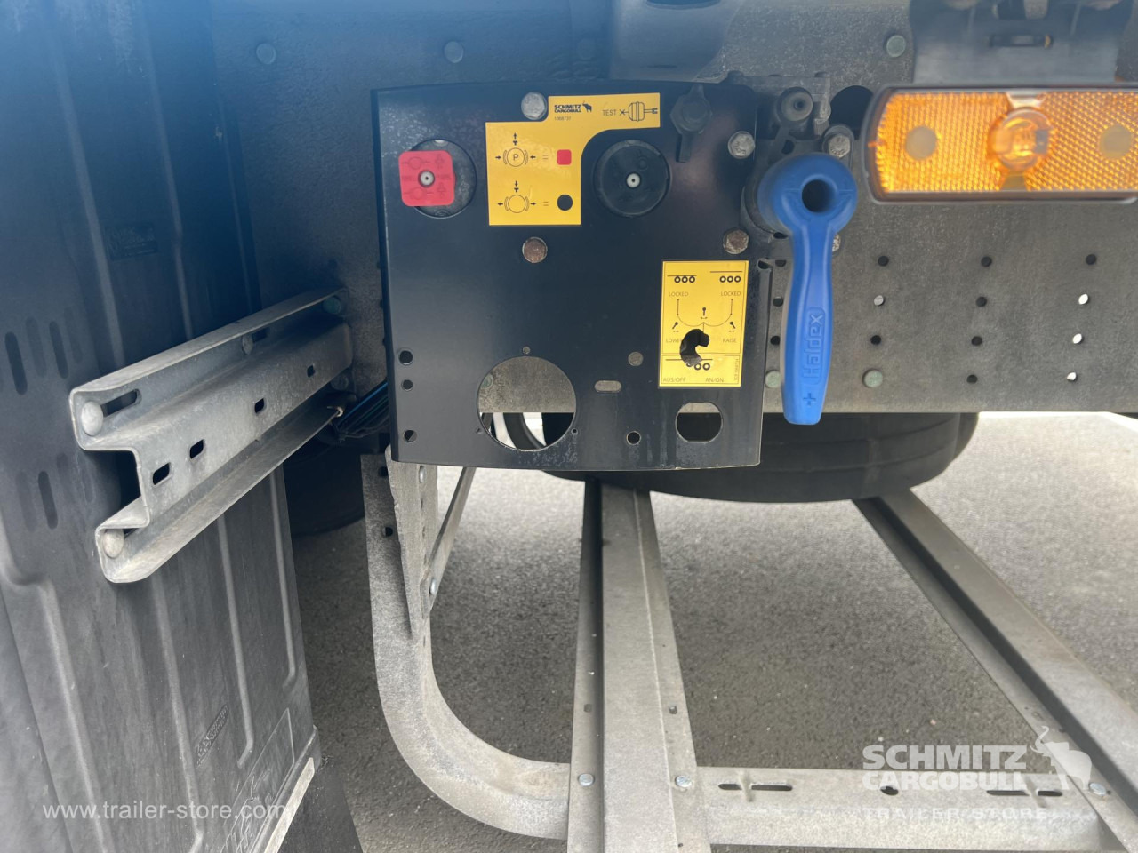 SCHMITZ Curtainsider Standard - Curtainsider semi-trailer: picture 2 SCHMITZ Curtainsider Standard - Curtainsider semi-trailer: picture 2