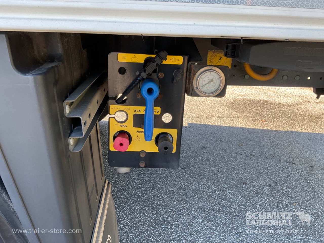 SCHMITZ Reefer Multitemp Double deck - Isothermal semi-trailer: picture 4 SCHMITZ Reefer Multitemp Double deck - Isothermal semi-trailer: picture 4