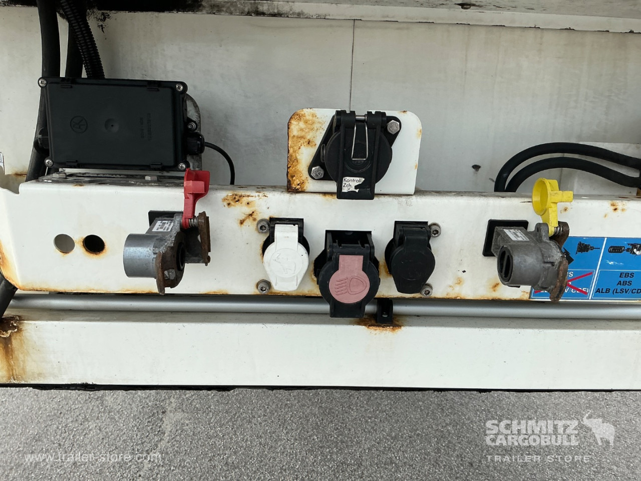 SCHMITZ Reefer Multitemp Double deck Taillift - Isothermal semi-trailer: picture 4 SCHMITZ Reefer Multitemp Double deck Taillift - Isothermal semi-trailer: picture 4