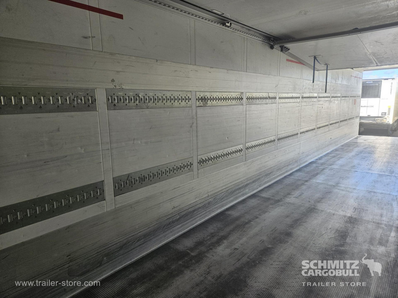SCHMITZ Reefer Multitemp - Isothermal semi-trailer: picture 3 SCHMITZ Reefer Multitemp - Isothermal semi-trailer: picture 3