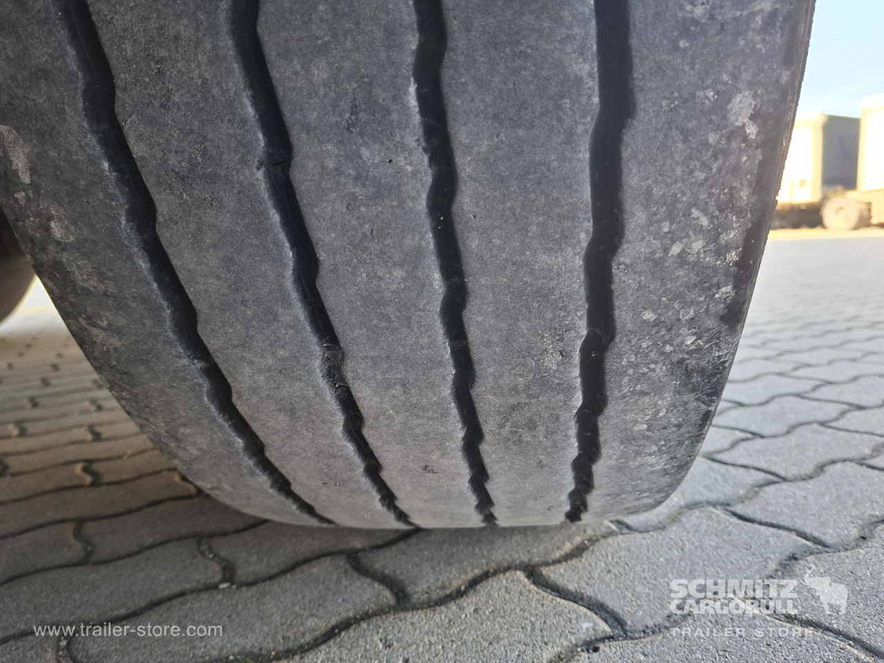 SCHMITZ Reefer Multitemp - Isothermal semi-trailer: picture 2 SCHMITZ Reefer Multitemp - Isothermal semi-trailer: picture 2