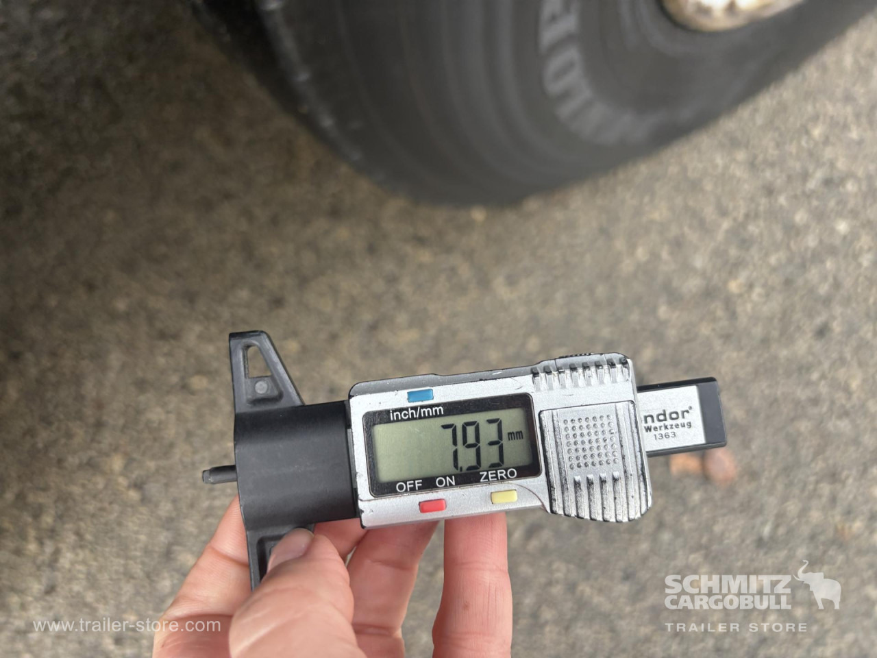 SCHMITZ Curtainsider Standard - Curtainsider semi-trailer: picture 3 SCHMITZ Curtainsider Standard - Curtainsider semi-trailer: picture 3