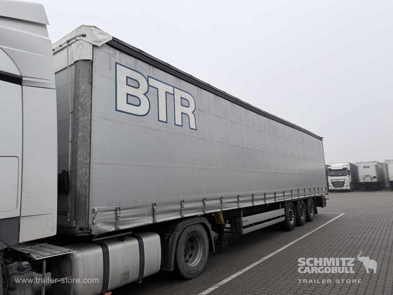 SCHMITZ Curtainsider Standard - Curtainsider semi-trailer: picture 4 SCHMITZ Curtainsider Standard - Curtainsider semi-trailer: picture 4