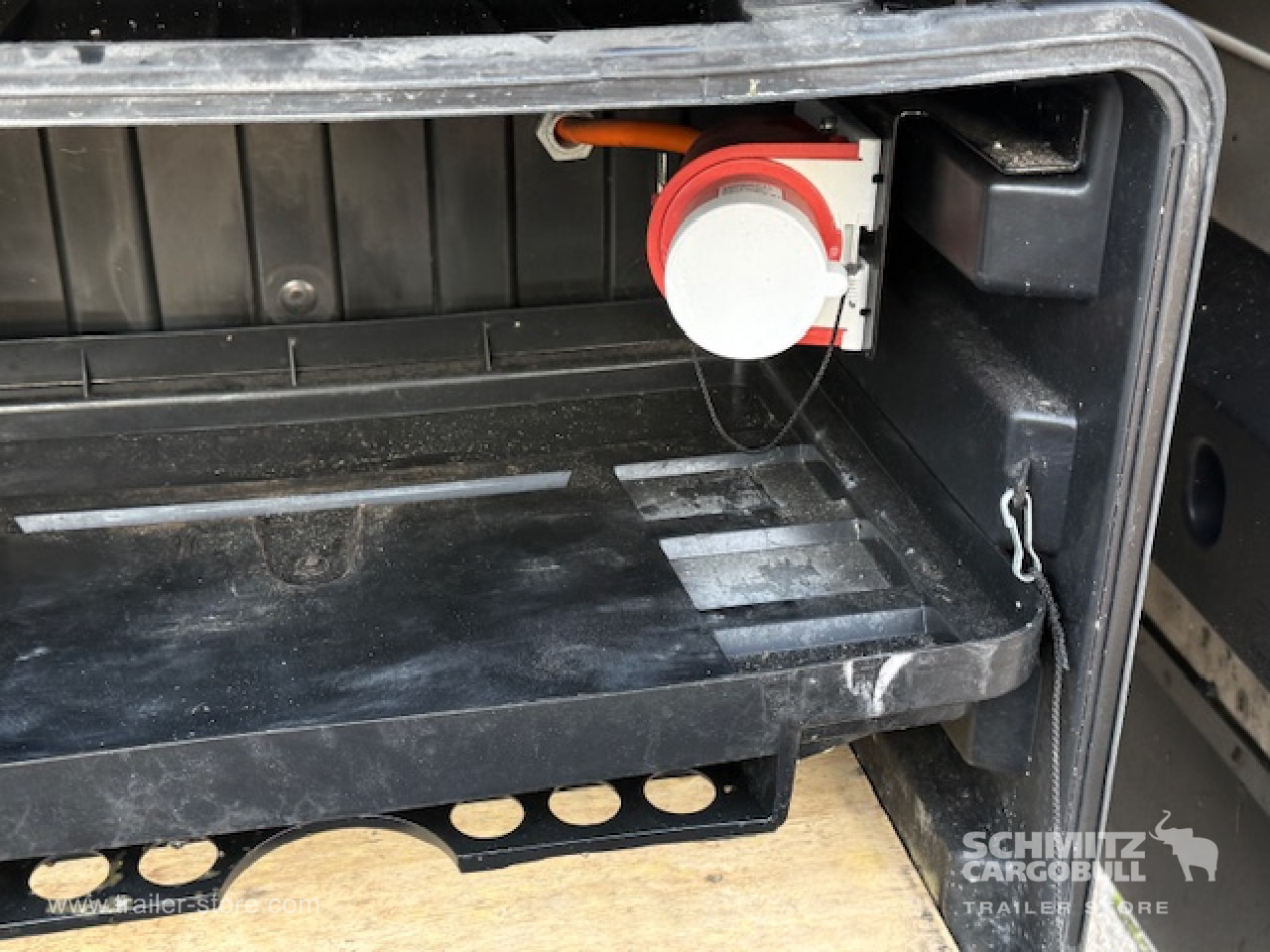 Isothermal semi-trailer SCHMITZ Oplegger Vries Multitemp Double deck: picture 7 Isothermal semi-trailer SCHMITZ Oplegger Vries Multitemp Double deck: picture 7