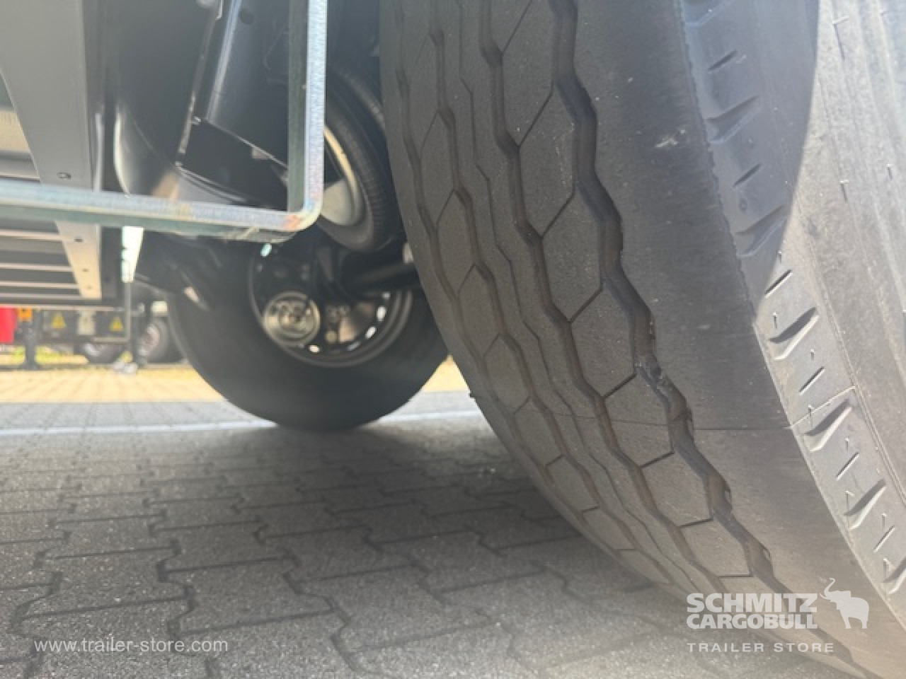 SCHMITZ Oplegger Vries Standard Taillift - Isothermal semi-trailer: picture 5 SCHMITZ Oplegger Vries Standard Taillift - Isothermal semi-trailer: picture 5
