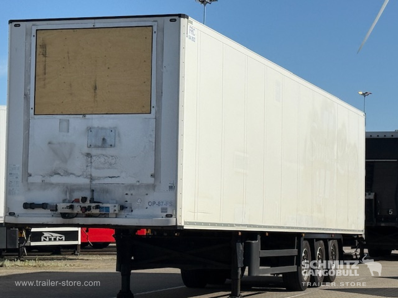 SCHMITZ Oplegger Vries Standard Taillift - Isothermal semi-trailer: picture 1 SCHMITZ Oplegger Vries Standard Taillift - Isothermal semi-trailer: picture 1