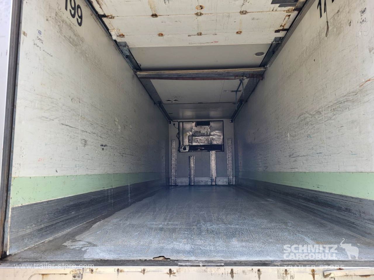 SCHMITZ Insulated/refrigerated box Taillift - Refrigerated semi-trailer: picture 3 SCHMITZ Insulated/refrigerated box Taillift - Refrigerated semi-trailer: picture 3